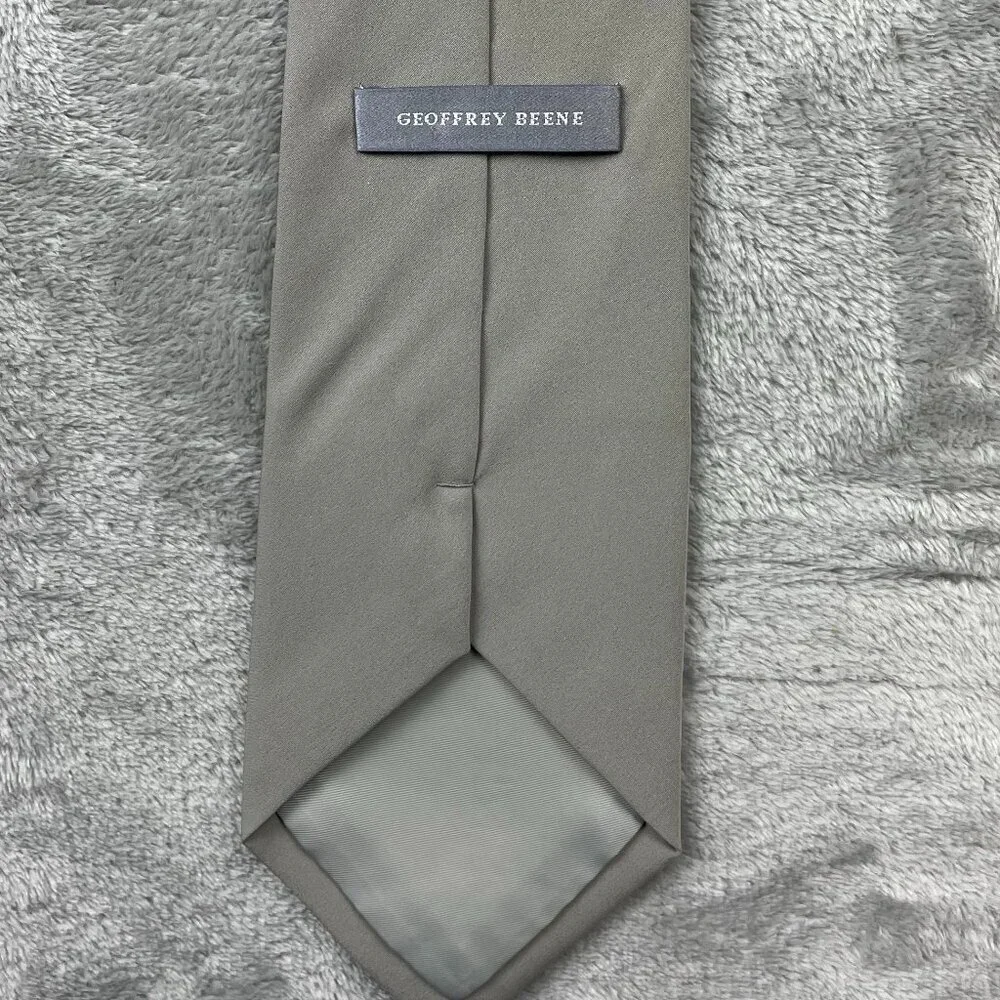 Geoffrey Beene Men's Classic 100% Polyester Neck Tie - Picture 5 of 6